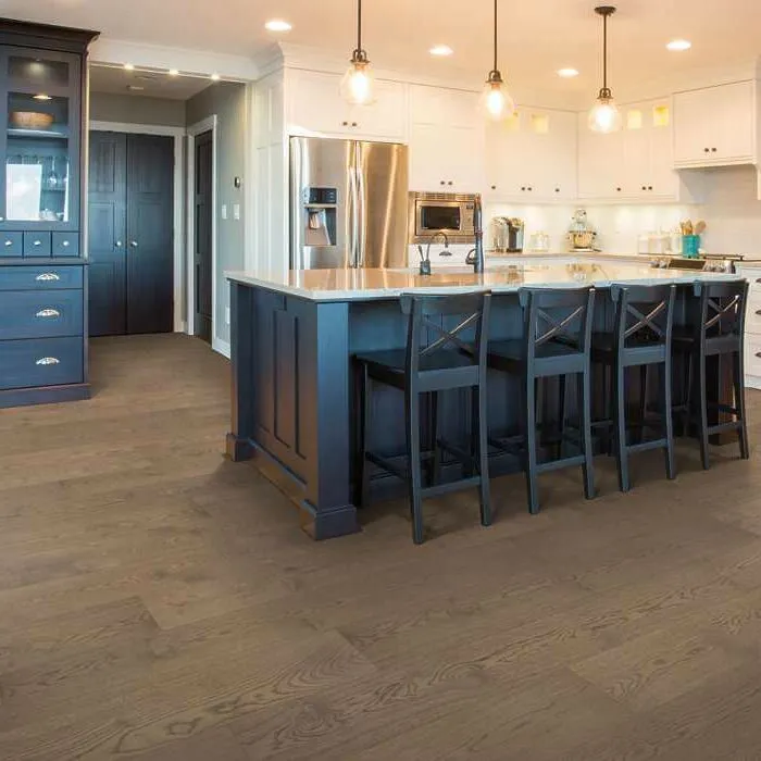 Dinning room flooring | LeClaire Flooring